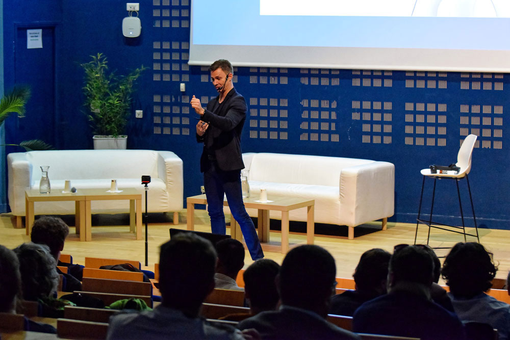 Digital Night : réalité virtuelle et illusion
